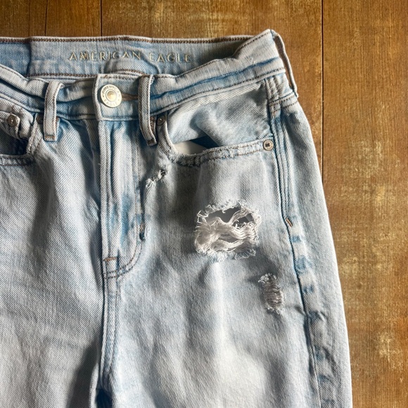 American Eagle Highest Rise 90’s Boyfriend Light Wash Distressed Jeans Size 00 - Picture 6 of 11